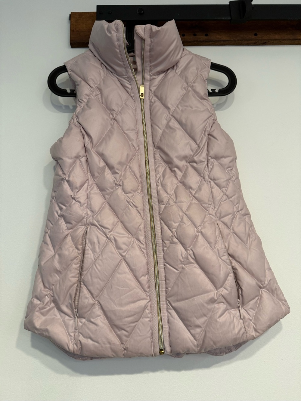 Athleta Diamond-Quilted Sleeveless Puffer Vest in Pale Blush